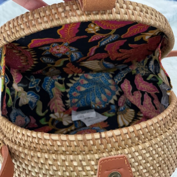 NWT- Crossbody - Picture 3 of 3